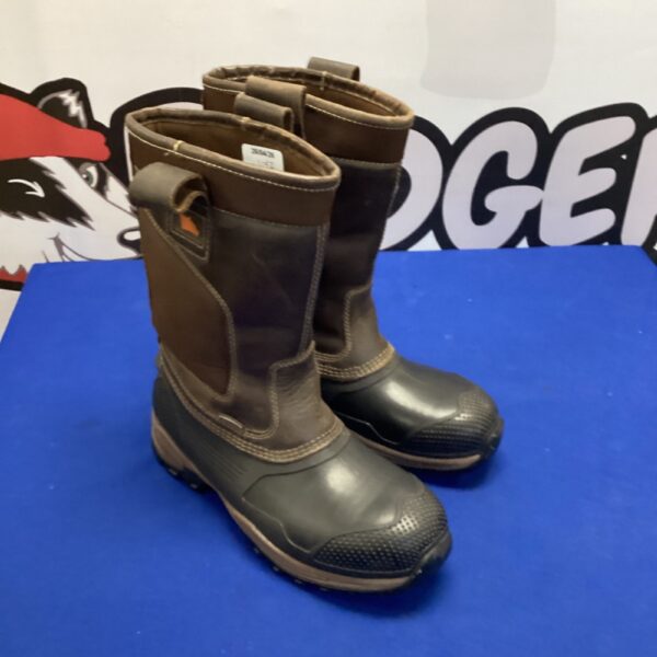 Size 8 Hyena safety work boots for industrial use.