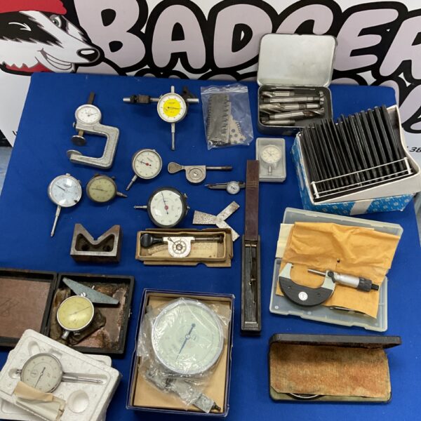 Selection of engineering items inc Vernier gauges & dial gauges in really useful storage box