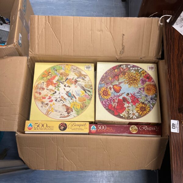 Box of assorted jigsaw puzzles, mixed lot for collectors.