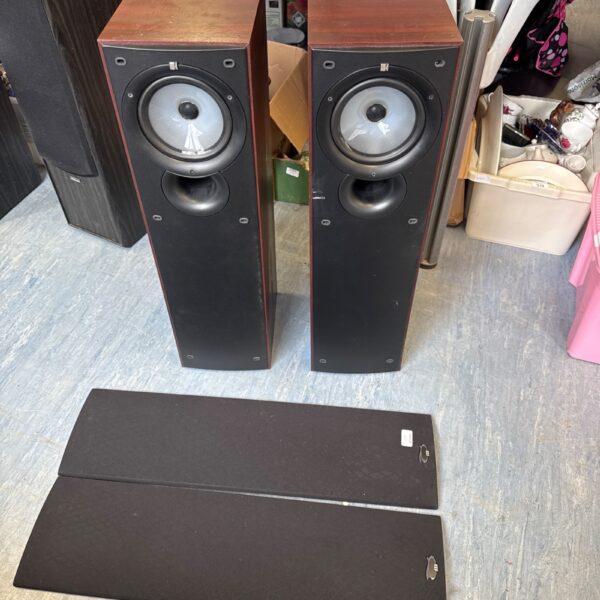 Pair of used Kef Q floorstanding speakers in wood finish.