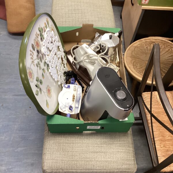 Mixed kitchenware lot featuring a Breville coffee machine.