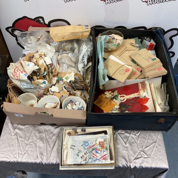 Large loose stamp collection with diverse designs and cancellations.