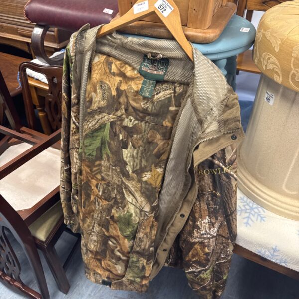 Mad Dog Gear Growler camo jacket size L with Advantage Timber pattern.