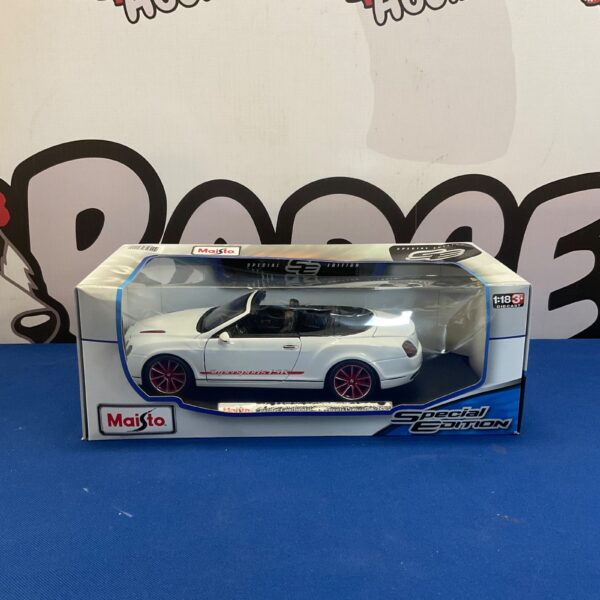 Detailed 1:43 scale Maisto Bentley Continental Supersports diecast model car.