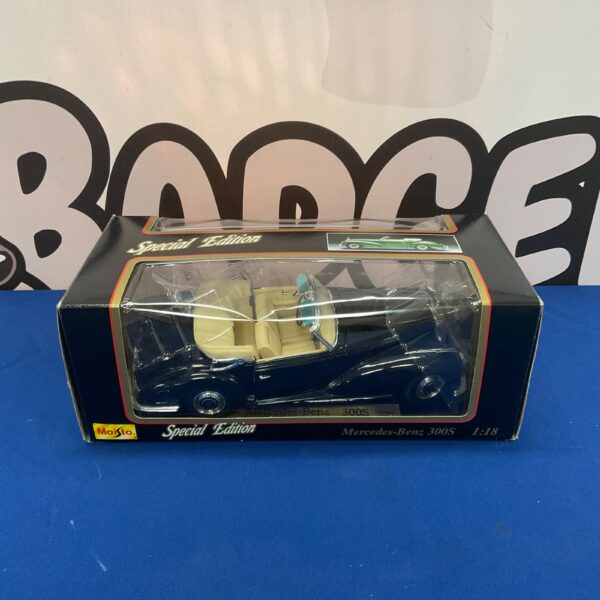 Detailed Maisto Mercedes-Benz 300S diecast model car, 1955 vintage.