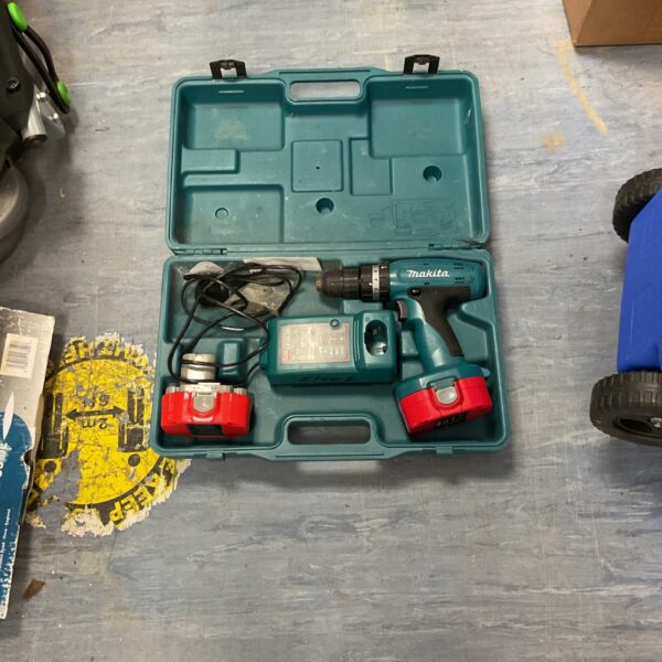Vintage Makita 18V cordless drill with case, model 8391.