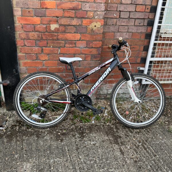Black and red Merida Dakar mountain bike for sale.