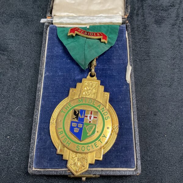 Front view of the Midlands Irish Society gilt enamel medal.