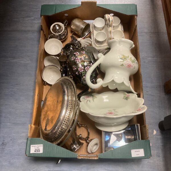 Overview of a mixed china lot with teapots and a water jug.