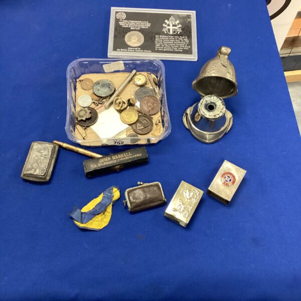 Mixed lot of vintage collectibles including a fireman's helmet and razor.