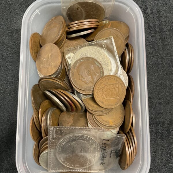 Mixed lot of British copper coins in a plastic tub.