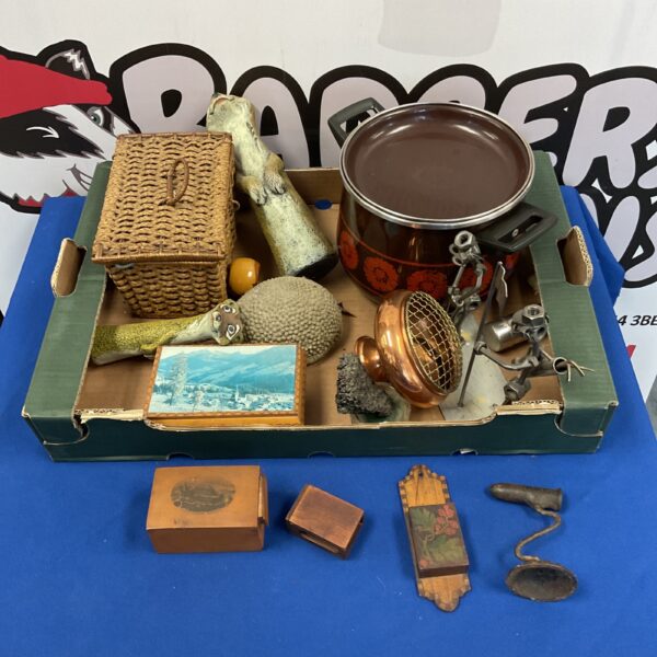 Tray of mixed lot collectibles including enamel pot and meerkat.