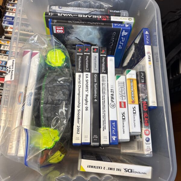 Mixed lot of PlayStation and Nintendo video games for collectors.