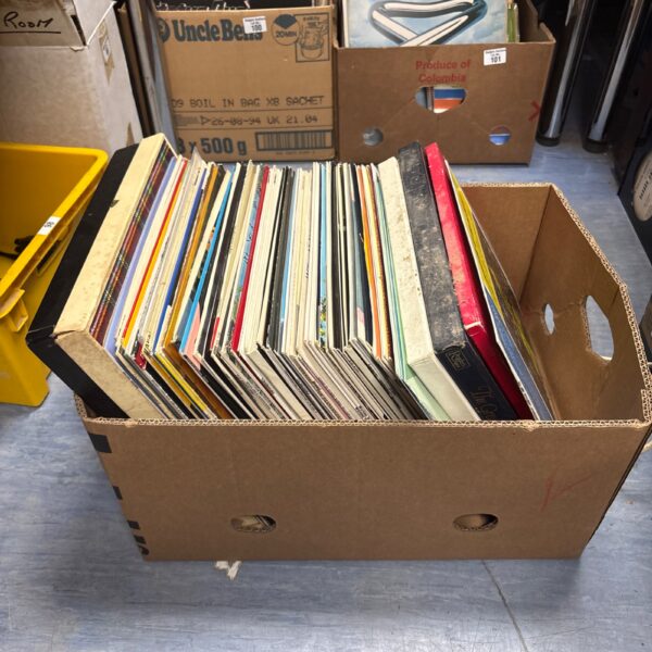 Mixed lot of 12 inch vinyl records for collectors.
