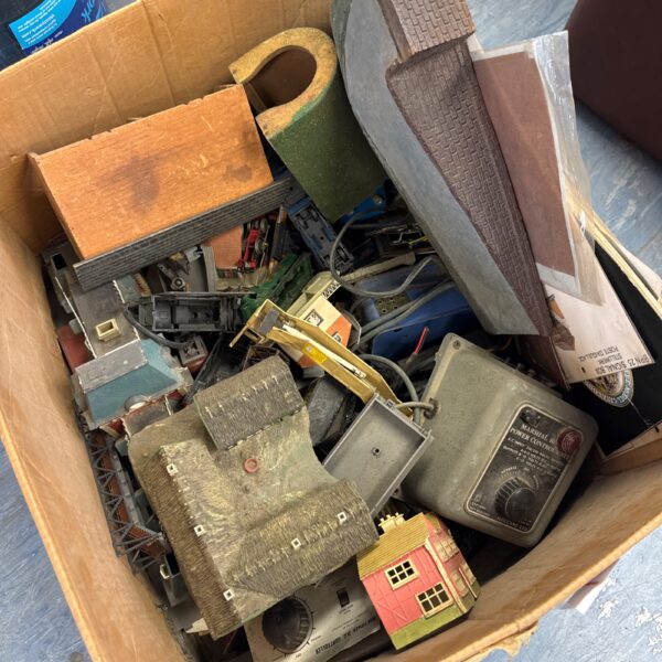 Mixed lot of vintage model railway scenery and accessories.