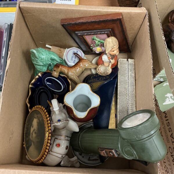 Mixed lot of vintage porcelain figurines for collectors.