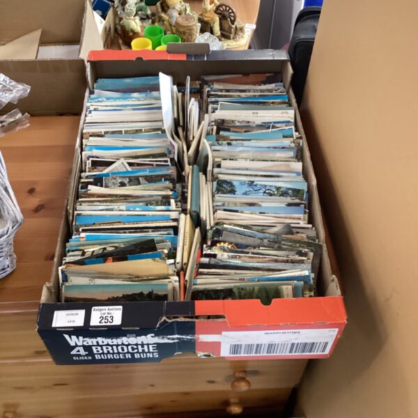 Mixed lot of vintage and world postcards for collectors.