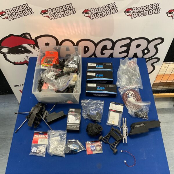 Mixed lot of RC car parts including Zeee Power battery and Traxxas components.
