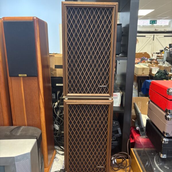Vintage Realistic Nova 5 speakers in woodgrain finish.