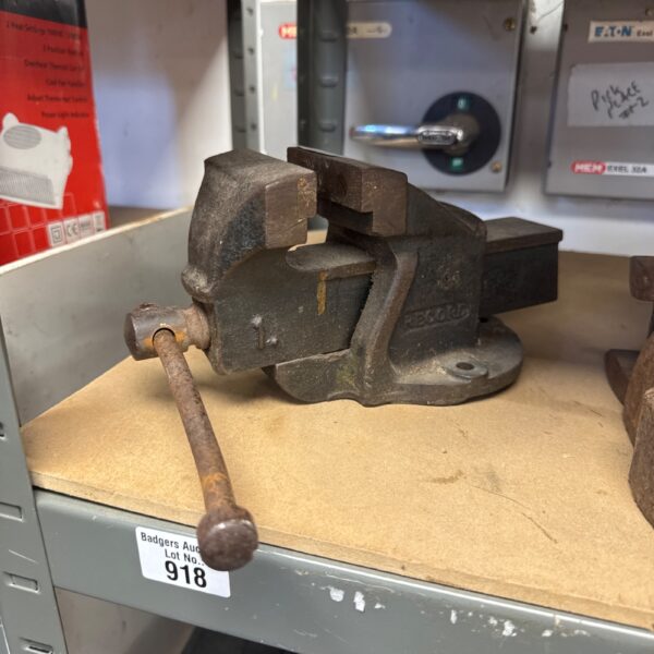 Vintage Record No 1 bench vice for metalworking and woodworking.