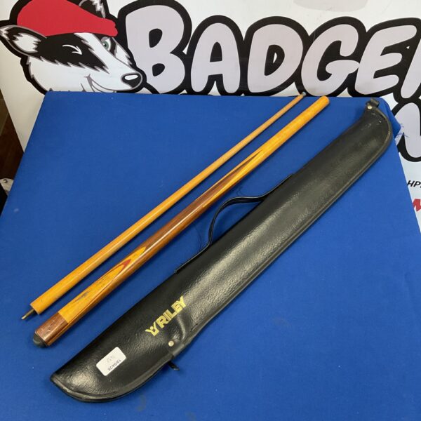 Riley snooker cue in a protective case, vintage billiards equipment.