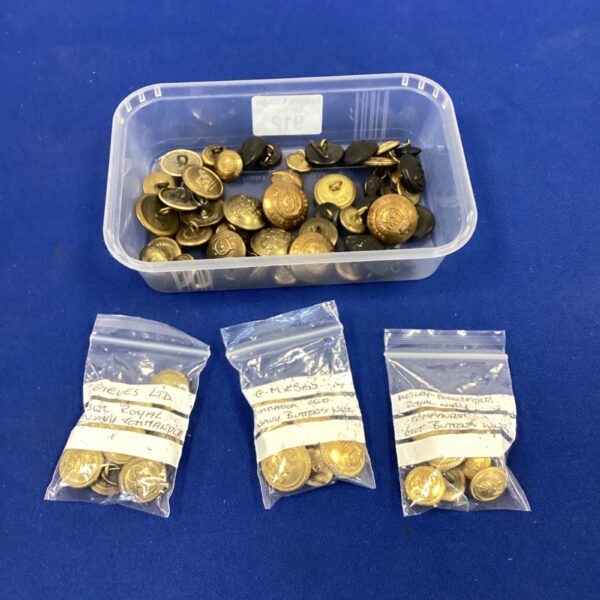 Lot of vintage Royal Navy WWII gilt buttons for collectors.