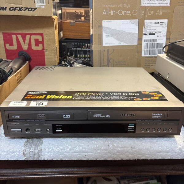 Samsung SV-DVD1E DVD/VCR combo unit, retro home entertainment system.