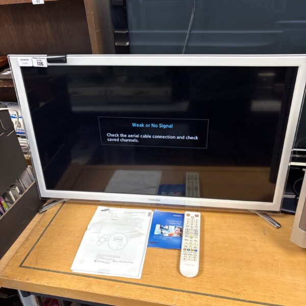 Samsung UE32F4510AUK 32 inch Smart TV with remote control.