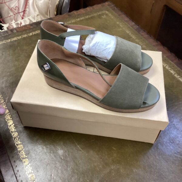 Seasalt Cornwall size 40 open-toe shoes for women.
