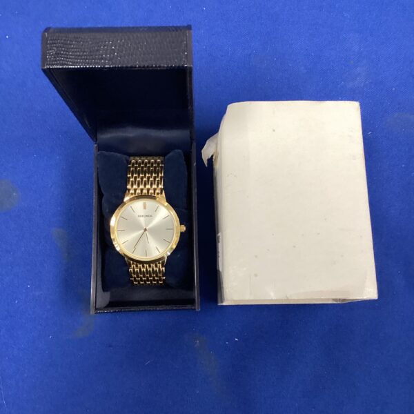 Gold Sekonda gents wristwatch with analogue display.