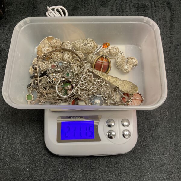 211g silver scrap lot with various jewellery parts and findings.