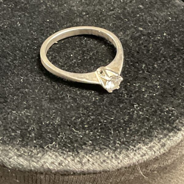 Silver solitaire ring size N, classic fashion jewellery.