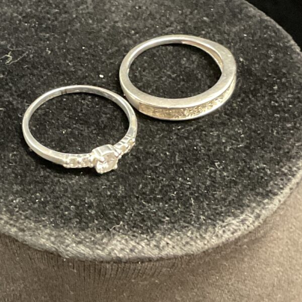 Silver stone rings pair, white stones, size P.