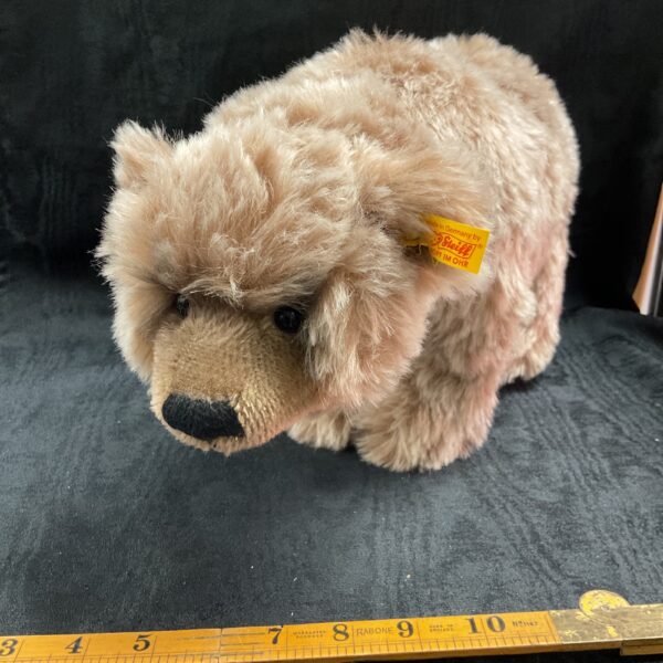 Vintage Steiff grizzly bear with button in ear.