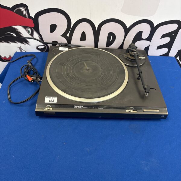 Vintage Technics SL-D210 direct drive turntable in good condition.