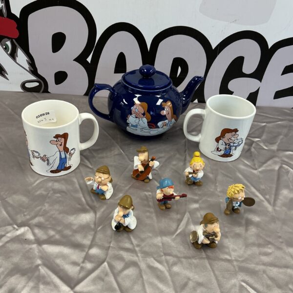 Vintage Tetley tea pot and character mugs set for collectors.