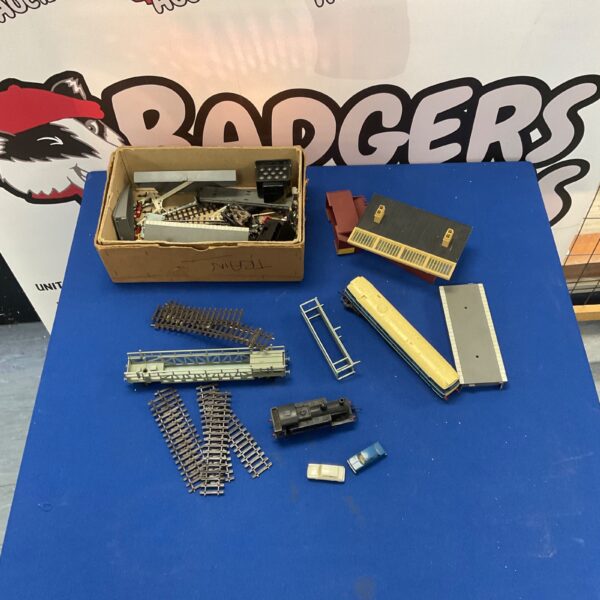 Vintage Triang O gauge model train lot with various components.