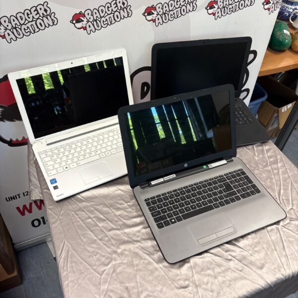Used laptops lot including HP and Toshiba notebooks for sale.