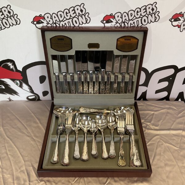 Vintage Viners silver plated cutlery set, 44 piece dining set.