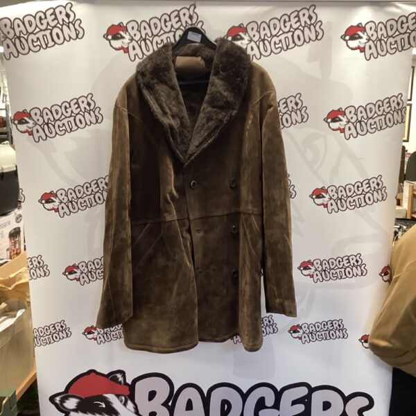 Vintage brown suede jacket, size M/L, classic retro style.