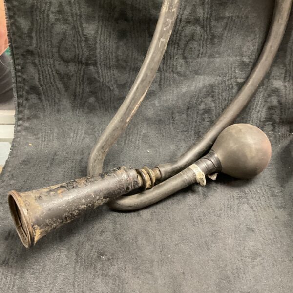 Side view of a vintage bulb horn with brass body.
