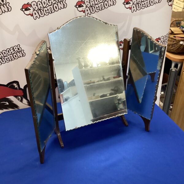 Vintage dressing table mirror set with three shaped mirrors.