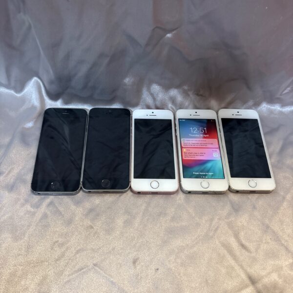 Lot of vintage Apple iPhones including iPhone 5 and SE models.