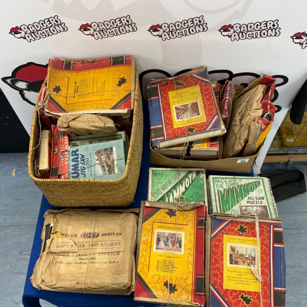 Large lot of vintage jigsaw puzzles in original boxes.