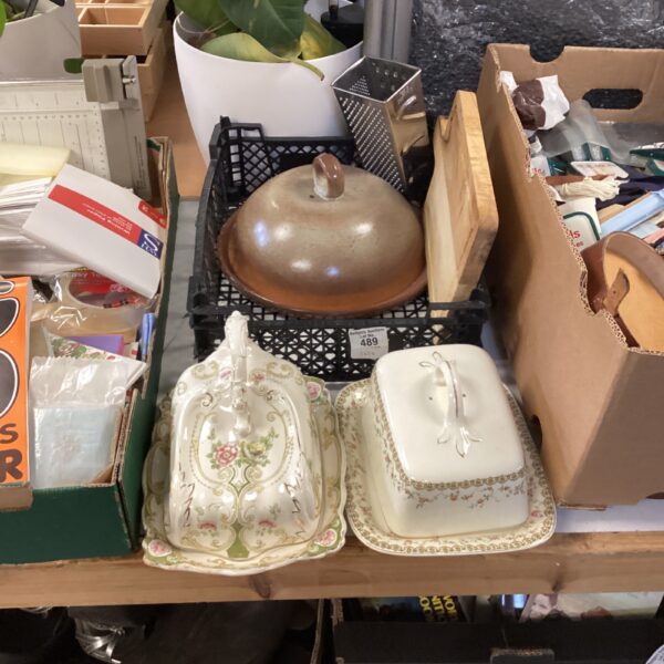 Vintage floral serving tray in a kitchenware lot.