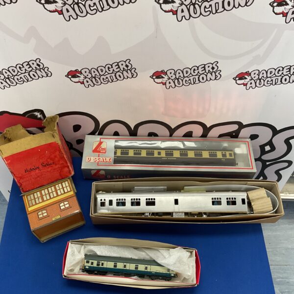 Vintage model trains lot including Lima and Hornby Railways.