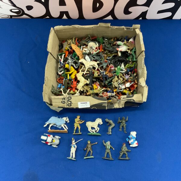 Vintage lot of plastic toy soldiers from Britains, Lone Star, and other brands.