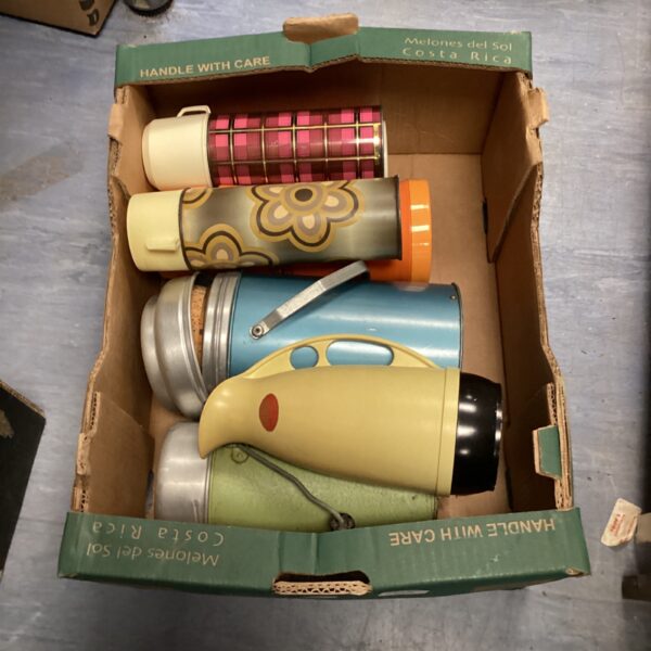 Lot of vintage thermos flasks in various colours and conditions.