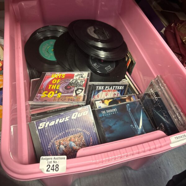 Mixed lot of vinyl records and CDs including Status Quo.
