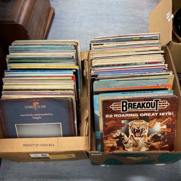 Mixed genre vinyl records lot, a collection of 12 inch records.